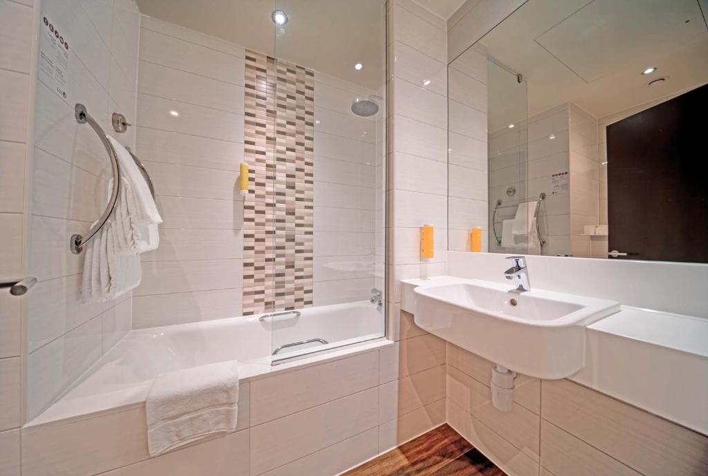 هتل 3 ستاره Premier Inn Doha