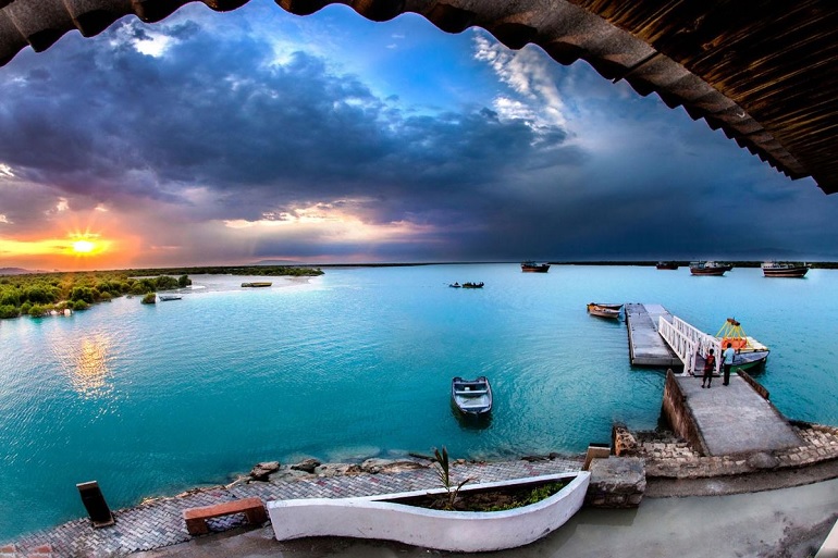 ساحل زیبای قشم