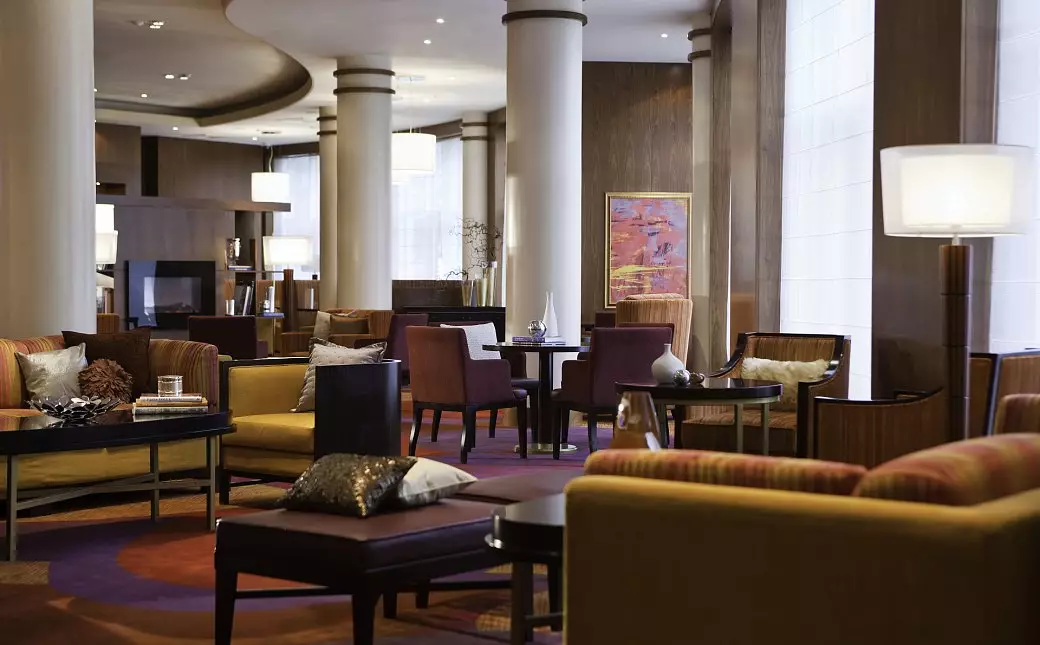 RENAISSANCE MOSCOW LOOBY